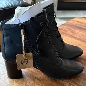 Born “Caitlyn” Black Leather Lace-Up Booties NWT – Women’s Size 11M